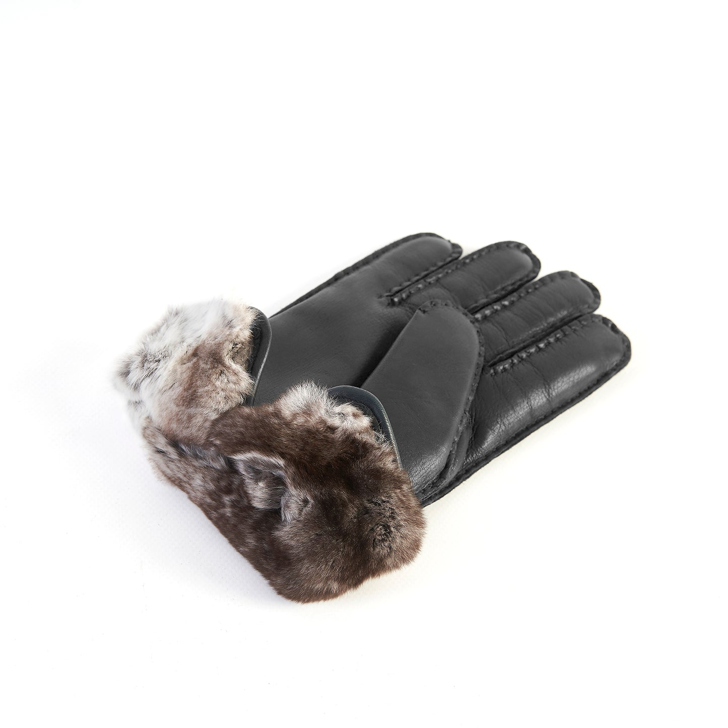 Finestrella: handcrafted deerskin gloves