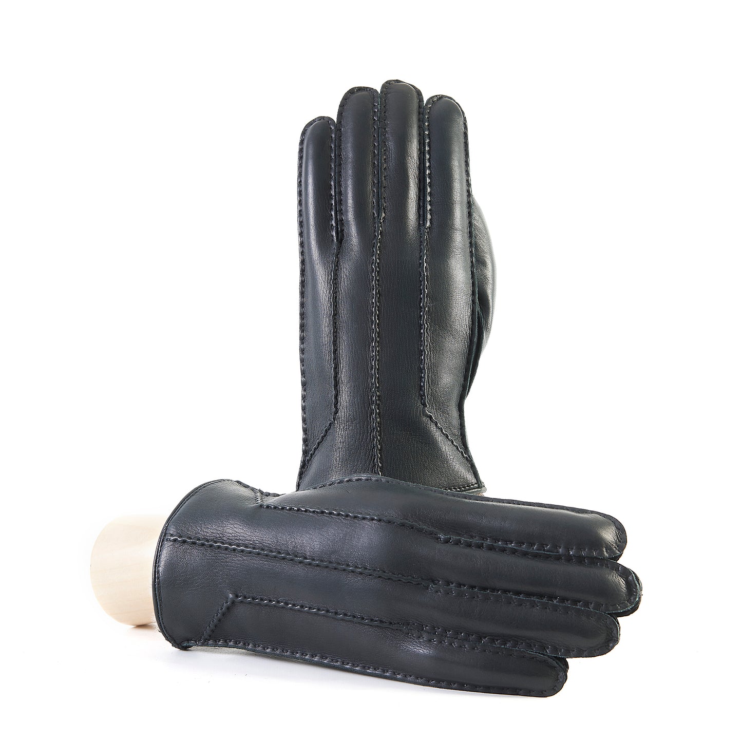 Finestrella: handcrafted deerskin gloves