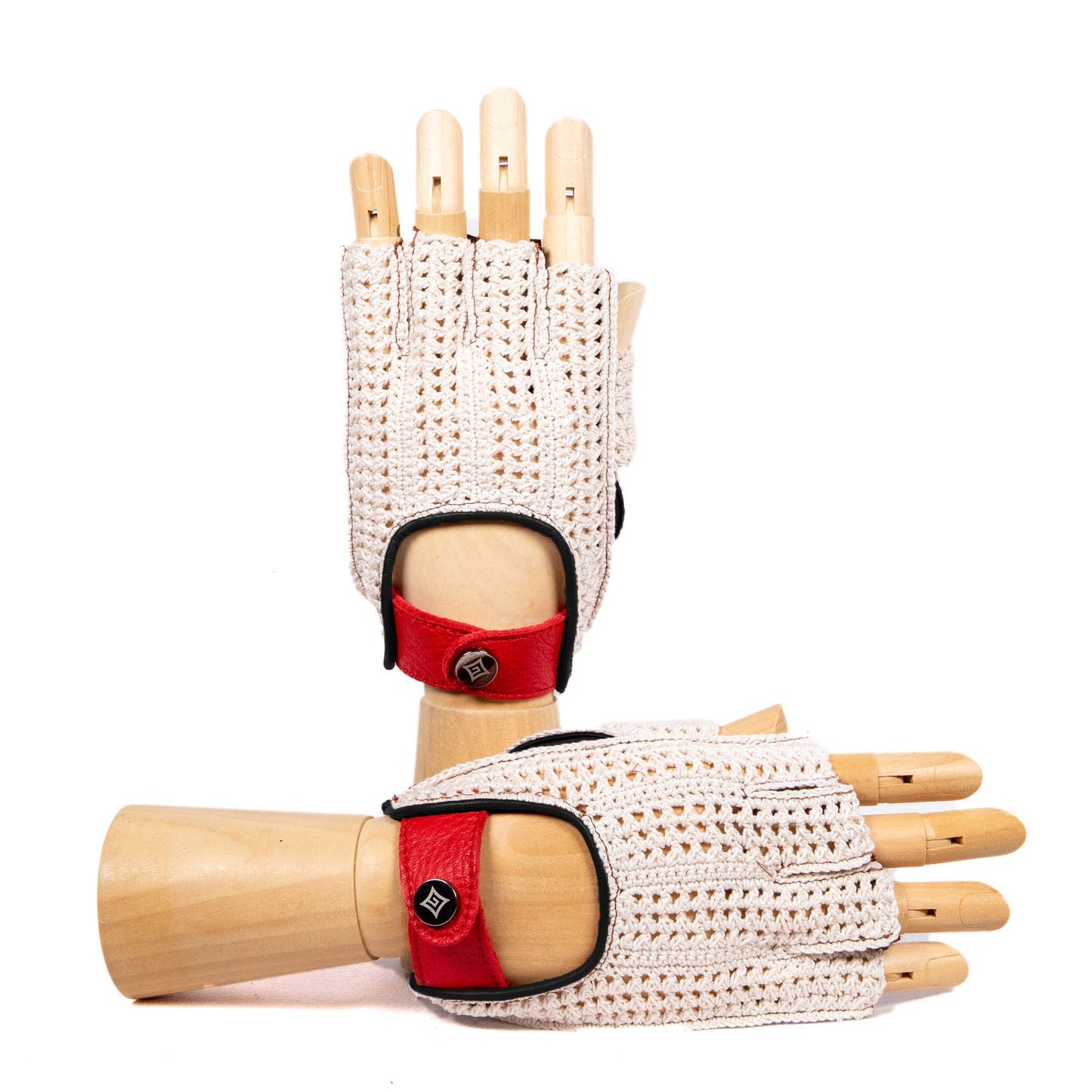 Guanti da uomo da guida mezze dita colore cognac con dorso in crochet e cinturino in pelle di cervo rossa