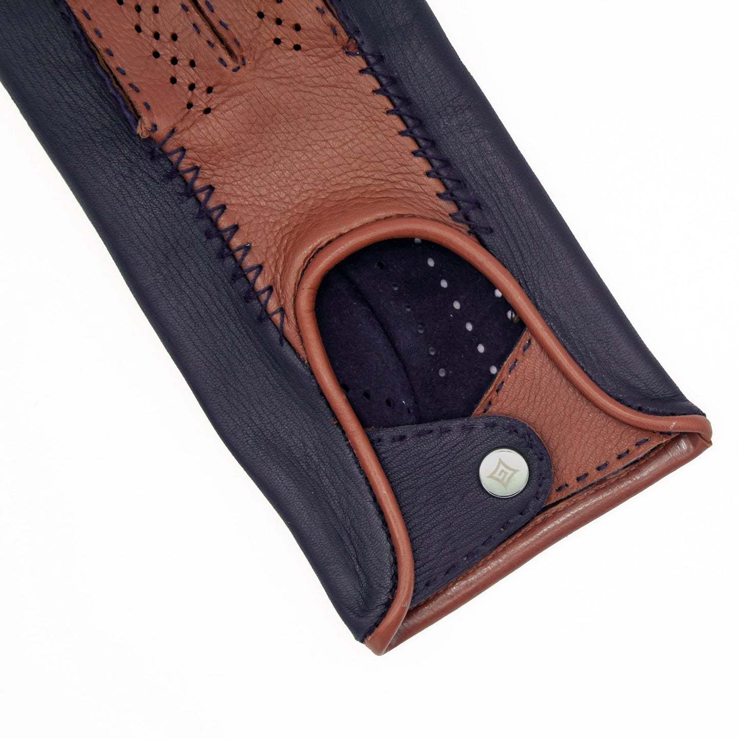 Bespoke Pulcinella: handcrafted bicolor deerskin gloves