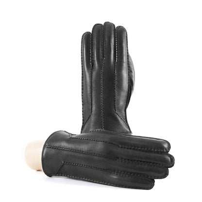 Finestrella: handcrafted deerskin gloves
