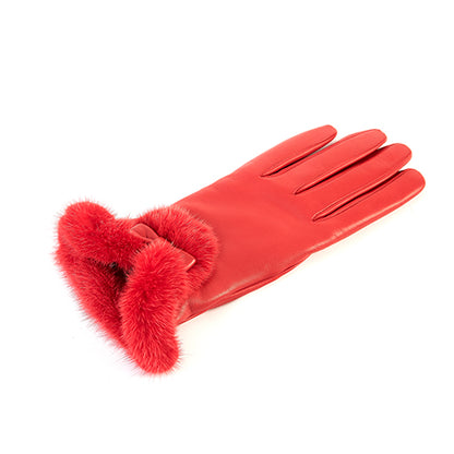 本物のファーの袖口とカシミアの裏地が付いた女性用の赤いナッパレザー手袋